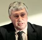 Als Theo Francken Batman is, dan is deze man Robin