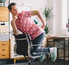 Wij vierden oudjaar met Mr Bingo, de internettrol die van schelden een business maakte