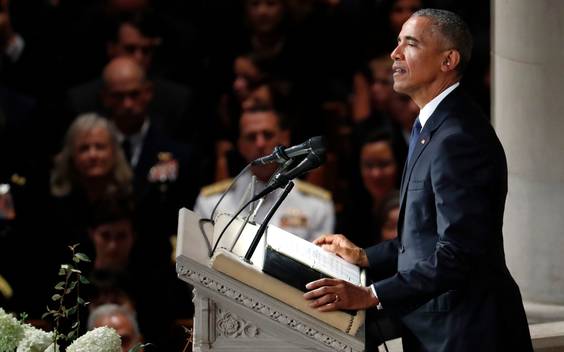 Obama en Bush speechen op rouwplechtigheid voor John McCain 