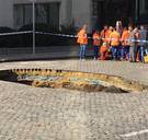 Groot zinkgat in Brussel-centrum: verkeer omgeleid