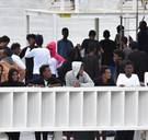 Italiaanse regering weigert geredde migranten gestrand schip te laten uitstappen