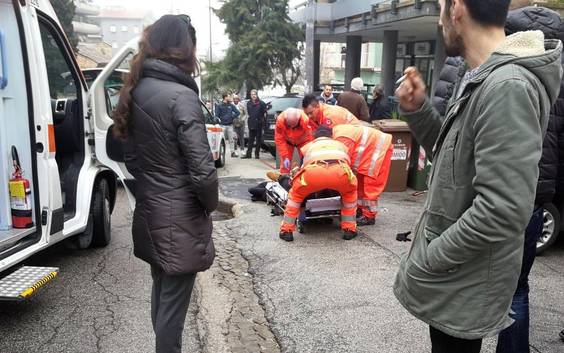 Man schiet vanuit auto op voorbijgangers in Italiaanse stad, meerdere gewonden