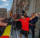 Rode Duivels gehuldigd op Grote Markt: volksmenner Hazard laat de fans uit hun dak gaan