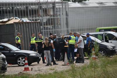 Grote controle in Zuilichem: uitzenders hebben vervoer arbeiders naar Dutch Berries niet op orde