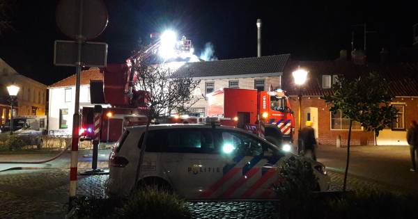 Schoorsteenbrand achter Snack&amp;Bar 't Harinkje op Markt Biervliet.