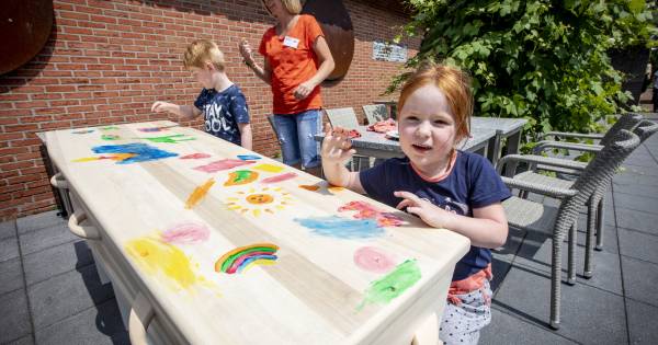Ook kinderen worden bij de dood betrokken op Afscheid Fair in Albergen