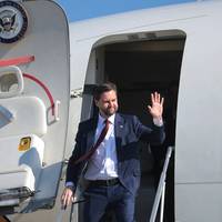 Onduidelijkheid over onderhandelingen: Iran hekelt provocaties VS, Vance reist vandaag toch naar Pakistan