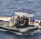 Zeiljacht met vermoedelijk negen transmigranten onderschept op Noordzee: ‘Levensgevaarlijk’