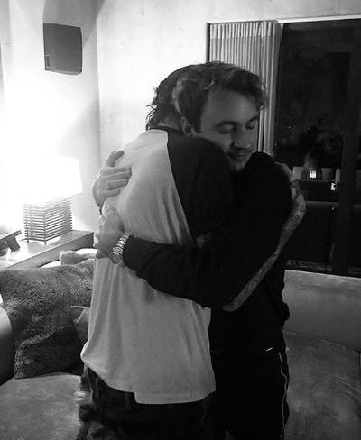 Zoon Pamela Anderson herenigd met vader Tommy Lee na fikse ruzie