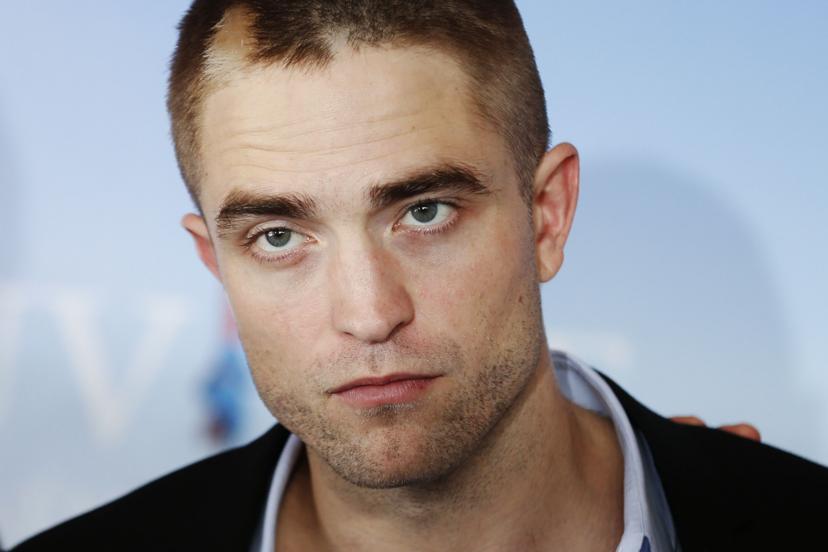 Robert Pattinson toont zijn vrouwelijke kant in nieuwe look