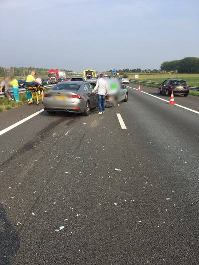 Grote vertraging op A15 na ongeval bij Meteren