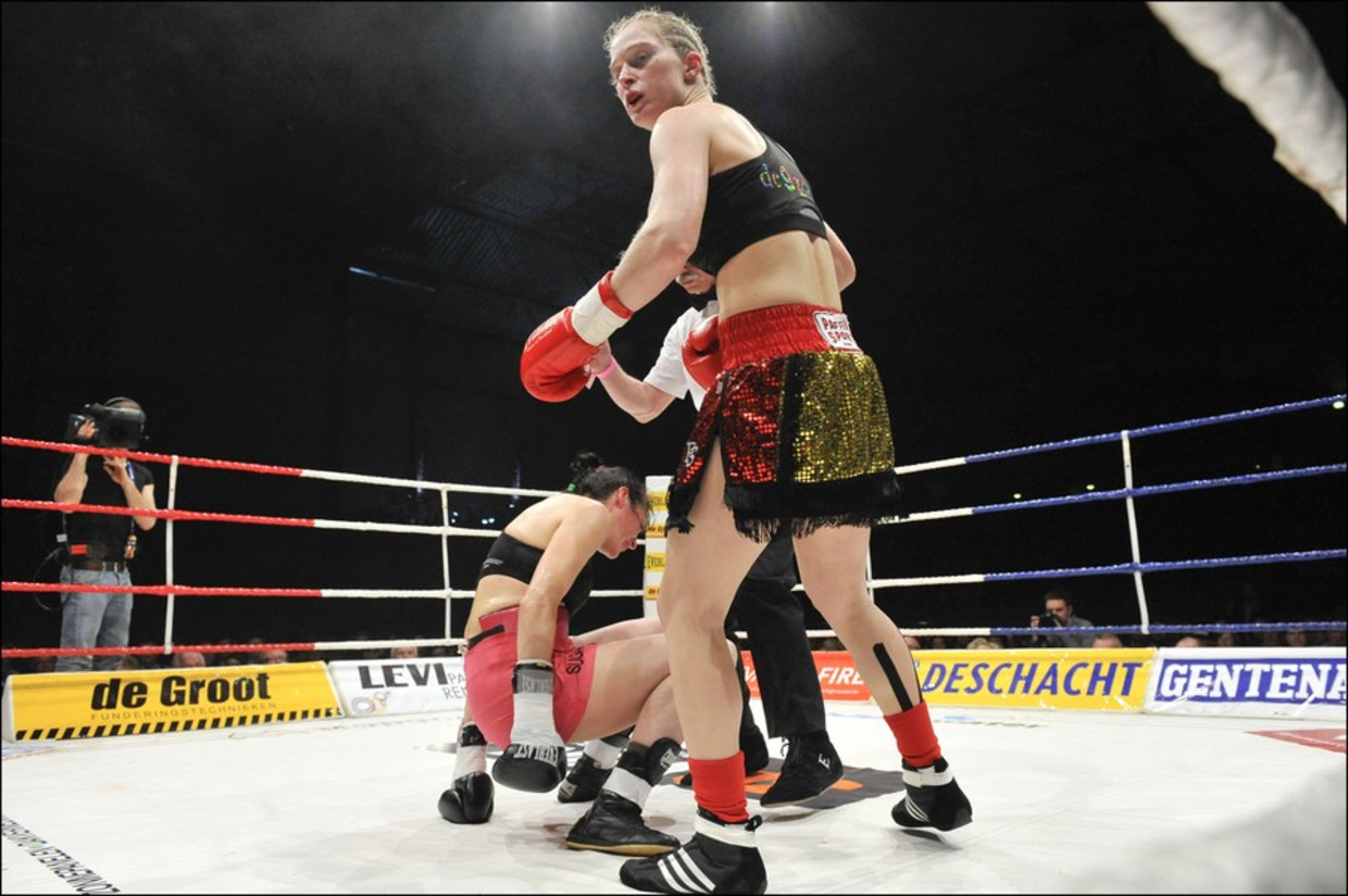 Delfine Persoon Wint Van Nummer Vijf Van De Wereld Op