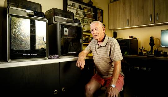 Georges (72) runt ‘een soort Amazon voor het Oekraïense leger’ en stuurde 18.000 geprinte stukken naar het front