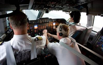 KLM-piloot moet zwijgen over giftige damp in vliegtuigen