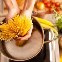 Met déze truc meet je precies één portie spaghetti af