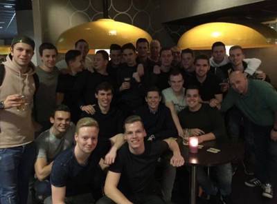 Insta-actie gaat viral: BN’ers spreken jongens van amateurteam Spero Tien uit Elst moed in