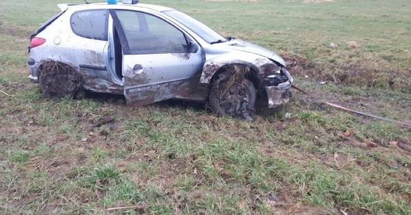 Auto in sloot Zuilichem: bestuurder blijkt vals rijbewijs bij zich te hebben - BD.nl