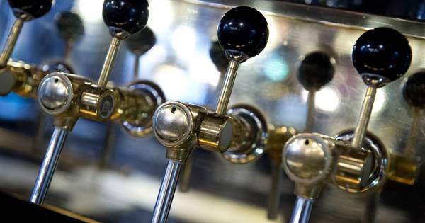 Vandaag 54 jaar geleden: 'Meer schuim dan bier gedronken' - De Gelderlander