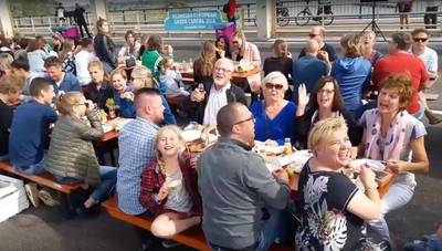 Unieke ervaring: picknick midden op de Waalbrug van Nijmegen