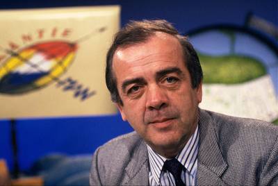 Met hier en daar een rommelige stapel autobanden