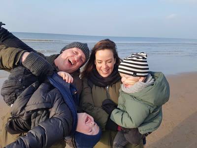 Edwin Evers helpt ouders van zieke Oliver (2) met 'bonnetje' van 1.900 euro