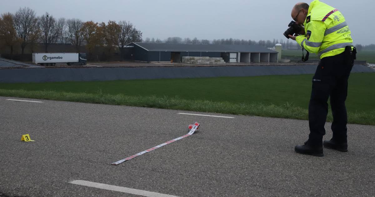 De politie doet uitgebreid onderzoek na een mogelijk opzettelijke aanrijding op de Burensestraat in #KapelAvezaath.