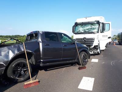 Een rijstrook A326 open ter hoogte van Wijchen door ongeval
