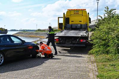 ‘Vondst drugslab op boot in Moerdijk is uniek in Nederland’: vier aanhoudingen en ontmanteling kan nog lang duren