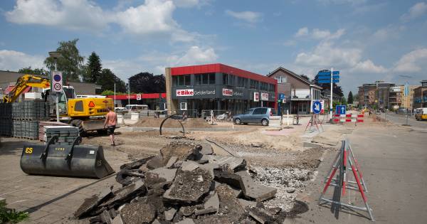 Van Scootmobiel Tot Graafmachine Over Zanderige Noodweg Van