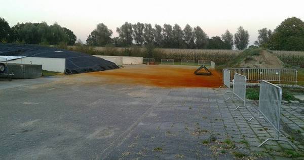 Erf van Weerselose boerderij kleurt roodbruin na gasincident - Tubantia