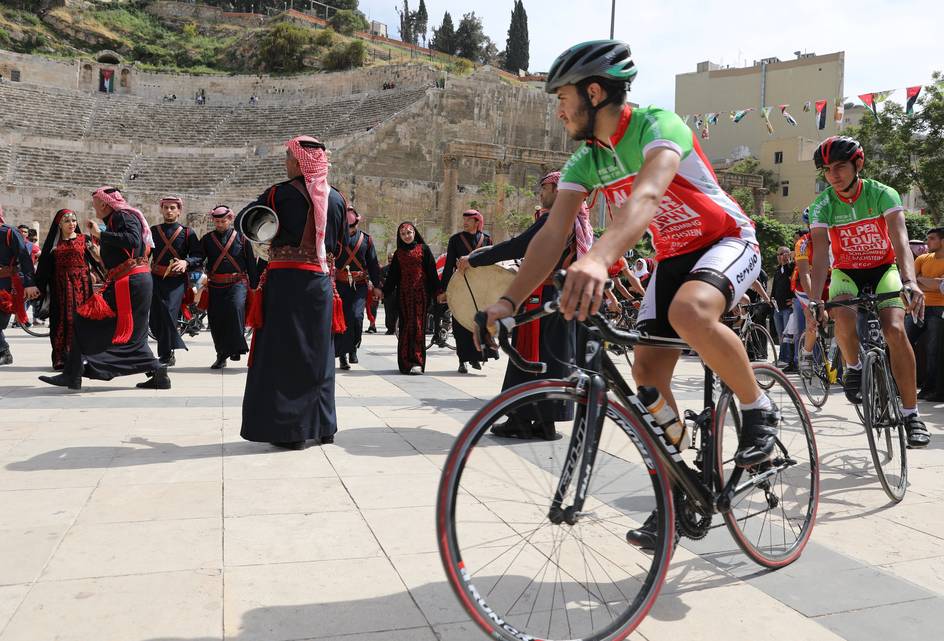 'Een meerdaagse wielerkoers dwars door het Midden-Oosten? Je bent gek' - Trouw