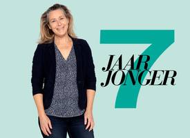 Blonde Pamela (56) gaat naar een korte rode bob