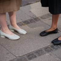 Deze schoenen met gespleten neus van een Belgische ontwerper hebben een groeiende fanclub: wat is de tabi-schoen?