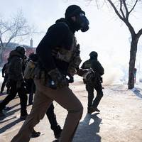 Onderzoeksjournalist werd zonder veiligheidscheck aangenomen bij ICE: ‘Ik vreesde dat ik tussen die agenten niet veilig zou zijn’