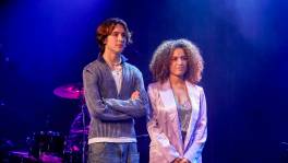 Lucas en Noor willen beide Laura overtuigen in deze Battle