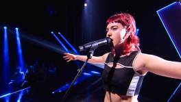 Silke haalt viool boven voor rocknummer