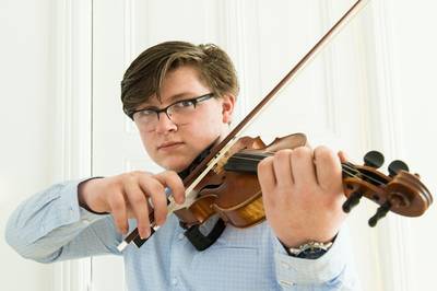 Jong talent Xander Wassenaar (15) uit Wagenberg: ‘Een viool moet je spel aankunnen’