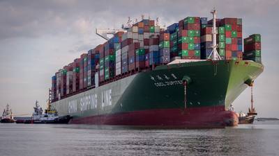 Zo werd het enorme containerschip bij Bath losgetrokken