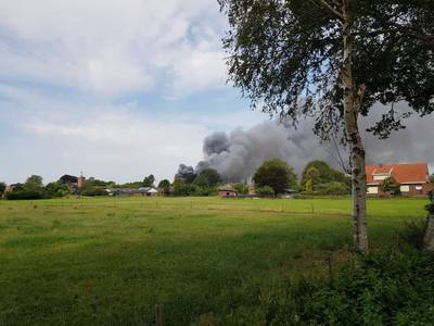 Grote brand in bedrijfspand Halle onder controle: brandweerpersoneel afgelost vanwege de warmte