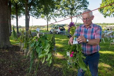 Sint-Jansviering Leenderstrijp: ‘Het is een sport om een goeie tros te maken’