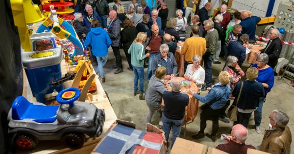 Met 13 ton hulpgoederen in een stoet van Valburg naar Bosnië - De Gelderlander