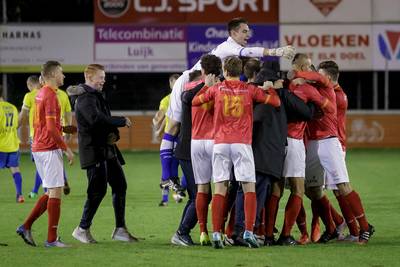 Hoek wint na lange busrit unieke penaltyreeks van Lisse