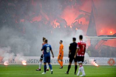Feyenoord doet aangifte tegen fakkelgooiers