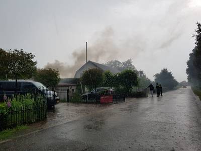 Schuur in brand door blikseminslag in Wijchen