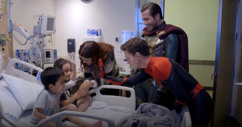 Tom Holland, Zendaya en Jake Gyllenhaal in kinderziekenhuis