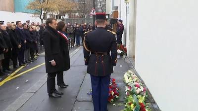 Frankrijk staat stil bij aanslag op Charlie Hebdo
