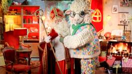 Schaapje is smoorverliefd op Sinterklaas
