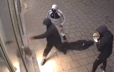 Politie krijgt drie tips over luidruchtige roof van 1100 sigarettenpakjes uit super in Lent