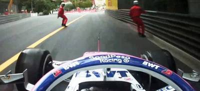 Perez krijgt schrik van zijn leven en rijdt bijna twee marshalls aan