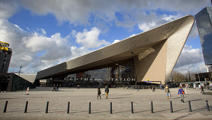 NS stelt sluiting ov-poortjes op Rotterdam Centraal uit ...
